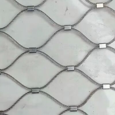 Легко устанавливаемая X Tend Cable Mesh, предлагающая универсальные варианты управления кабелями